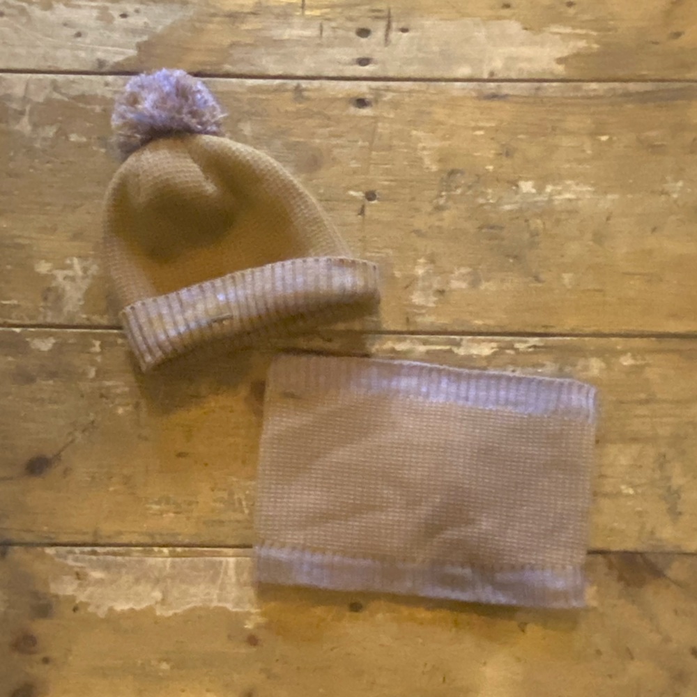 LL Bean hat and scarf set